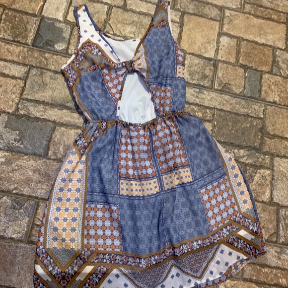 Divided Dress - Picture 2 of 3